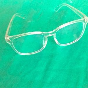 Eye wear against light